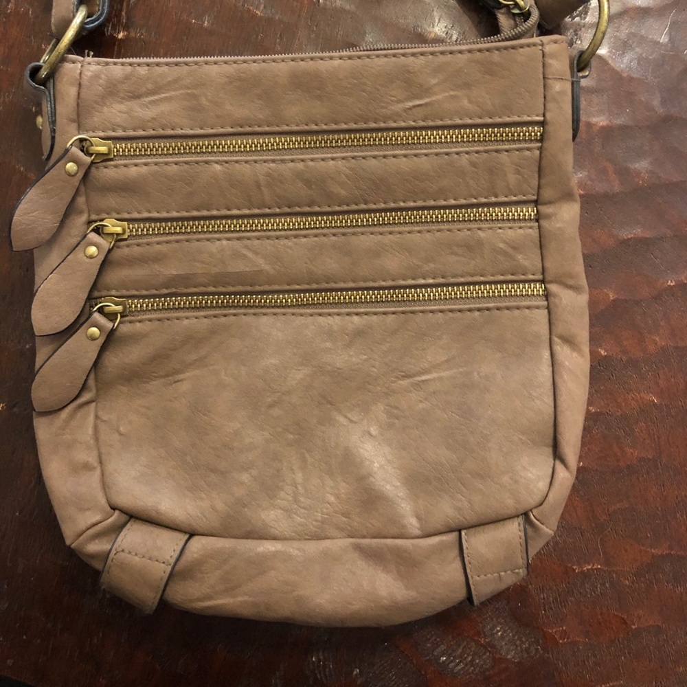 Bueno crossbody -brownish gray color